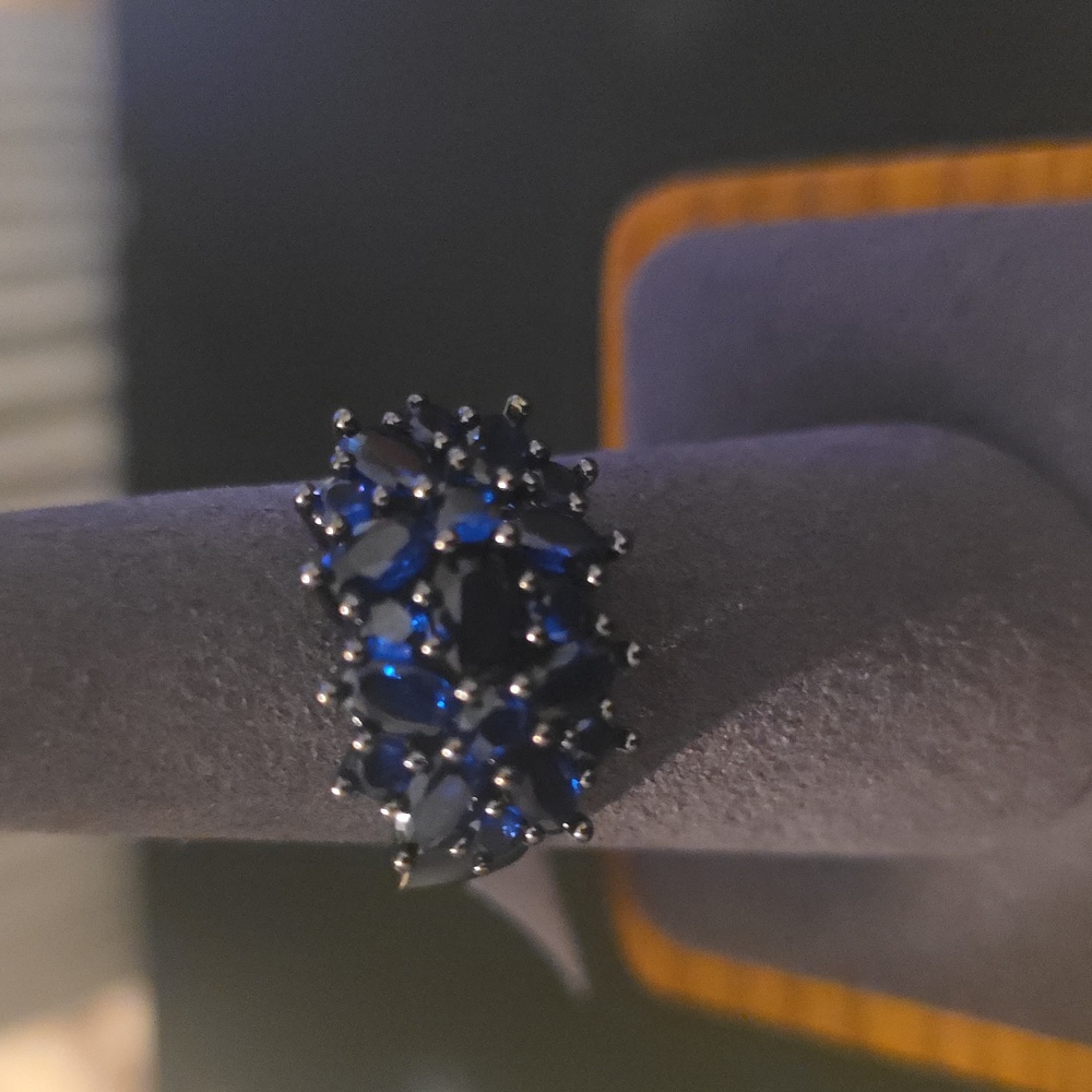 VINTAGE Blue Sapphire Colored Gemstone Ring. - Picture 2 of 5